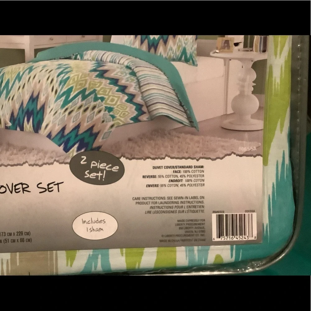 2 pc. Duvet Cover Set, Cover & 1 pillow sham.  Twin/Twin x-long, new in bag!